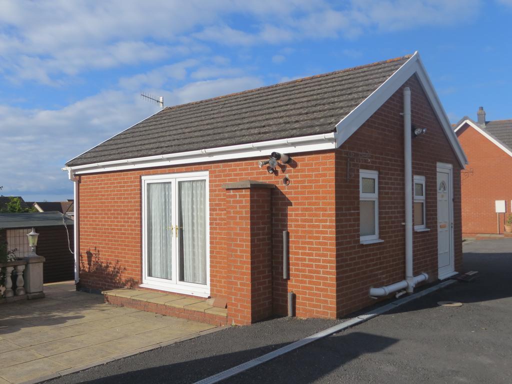 Four Seasons Guest House Pembrey Exterior photo