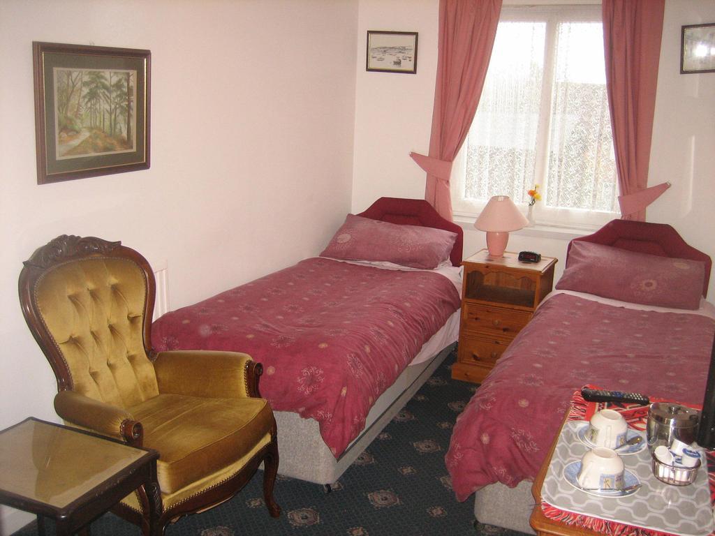 Four Seasons Guest House Pembrey Room photo