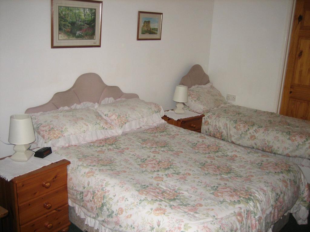 Four Seasons Guest House Pembrey Room photo