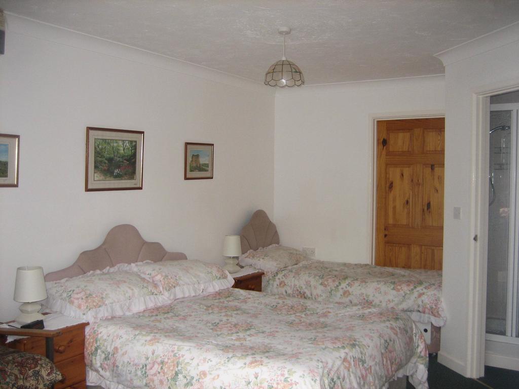 Four Seasons Guest House Pembrey Room photo